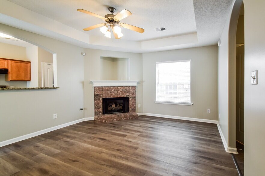 Building Photo - 10093 Woodland Hills Dr