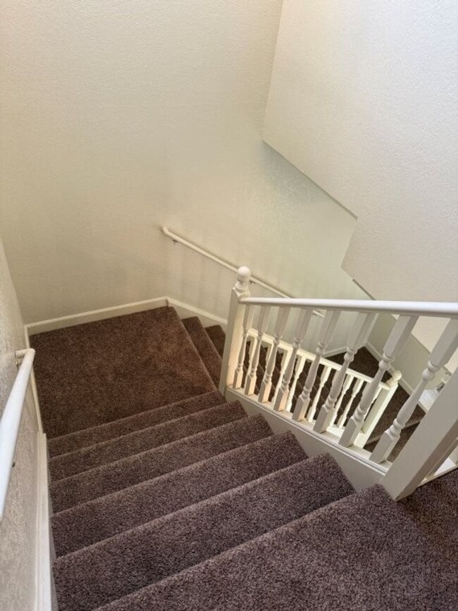 Building Photo - Browns Valley 3 Bedroom 2.5 Bath 2 Story w...