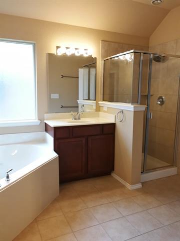 Building Photo - 2793 Cresent Lake Dr