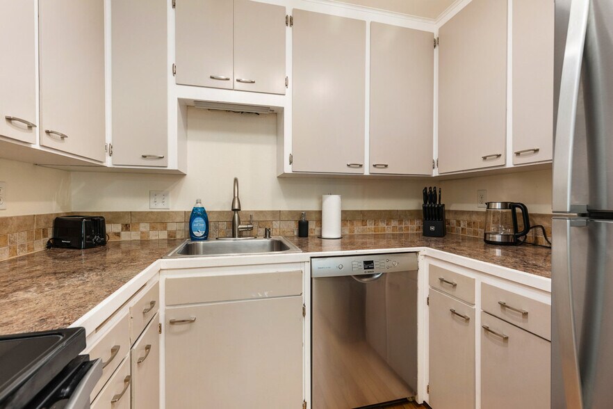 Building Photo - 15706 Ash Way