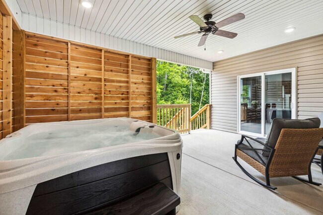 Building Photo - 10 Granshire Dr