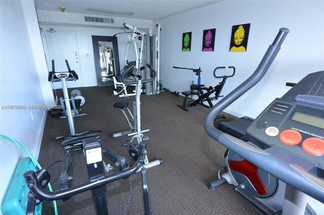 Building Photo - 2500 NE 135th St