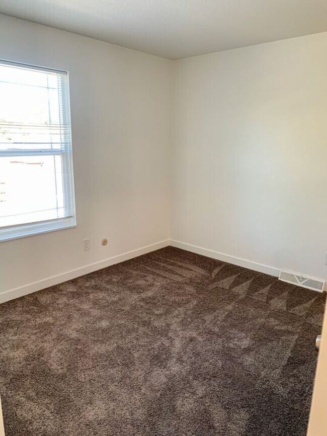 Building Photo - Sweet Bungalow in Westminister