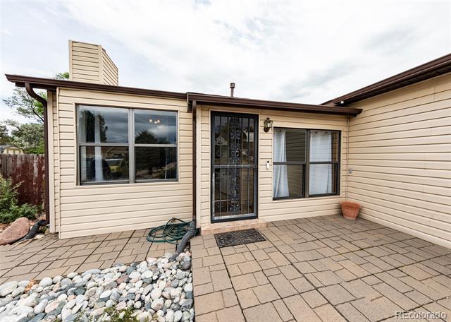 Building Photo - 838 Daffodil St