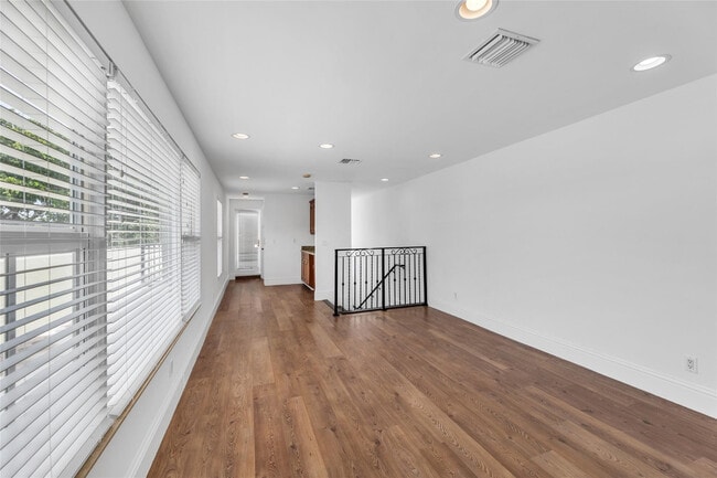 Building Photo - 416 SW 11th St