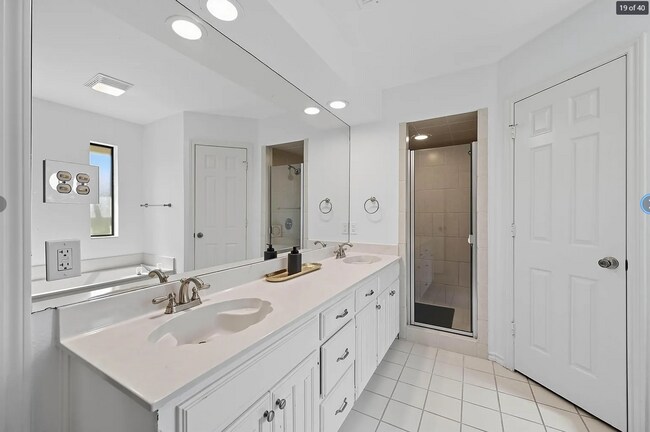 Building Photo - 2707 Edinboro Dr