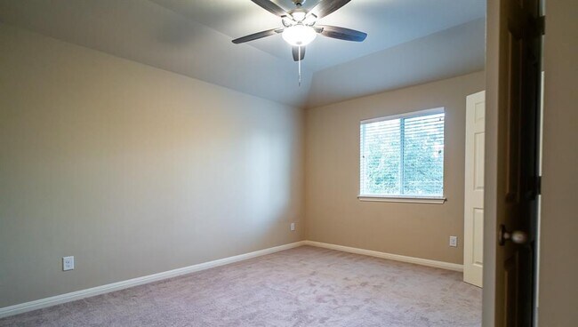 Building Photo - 2301 Giddens Dr