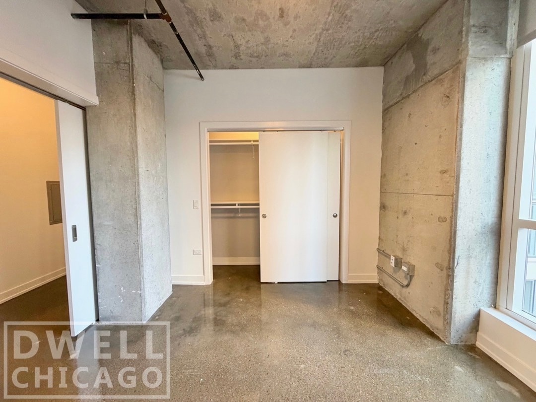 Building Photo - 110 W Chicago Ave