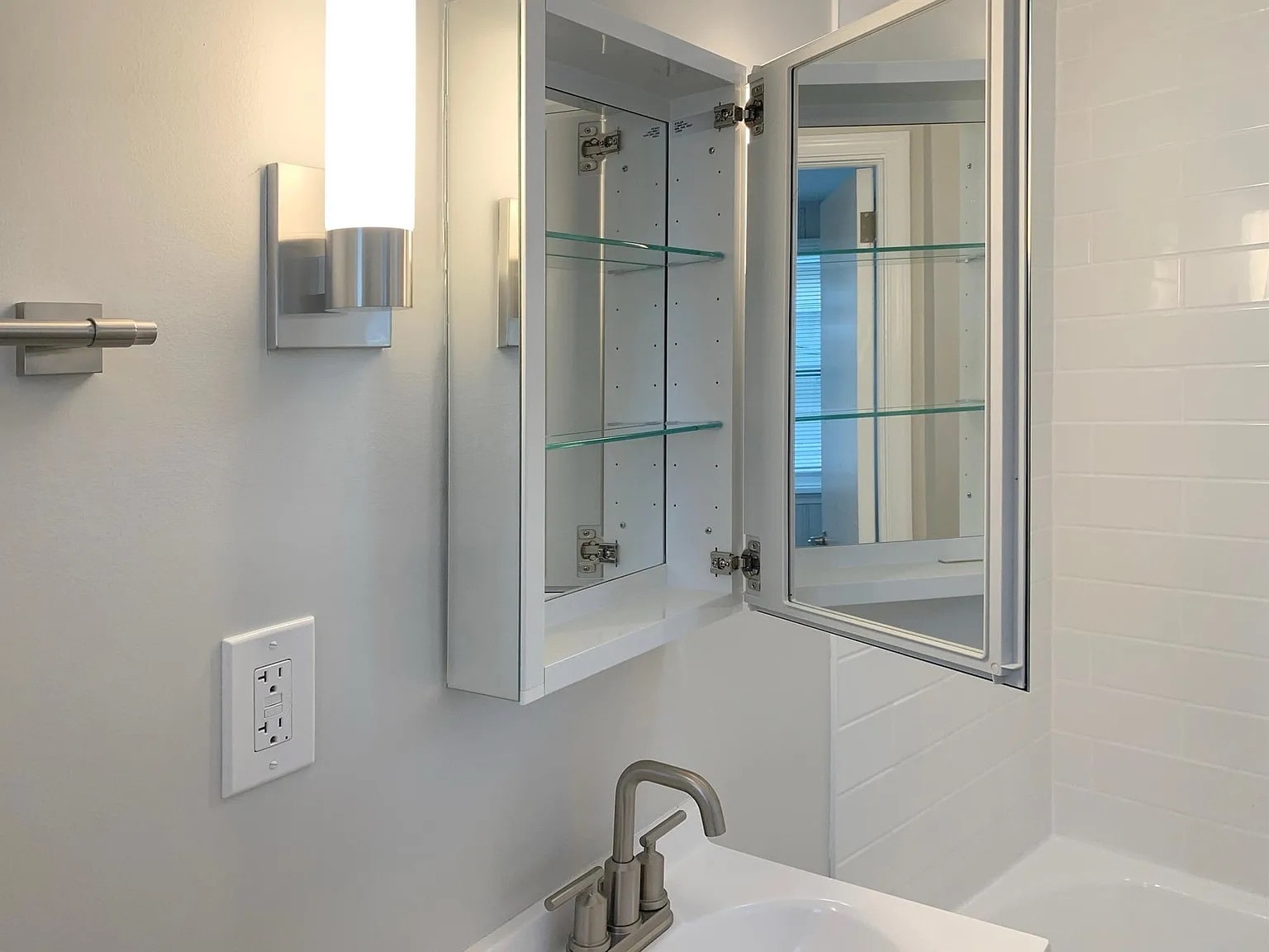 Building Photo - 142 E Gay St