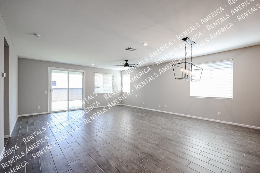 Building Photo - 17817 W Country Club Terrace