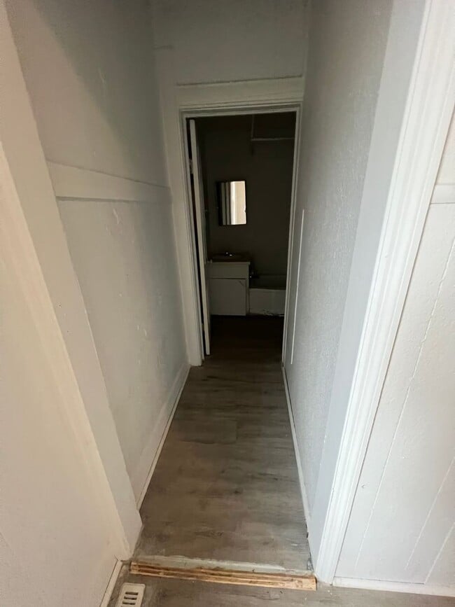 Building Photo - 3 bedroom 2 Bath $875