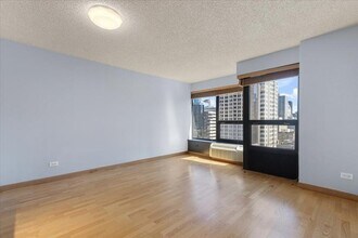 Building Photo - 1 bedroom in Chicago IL 60611