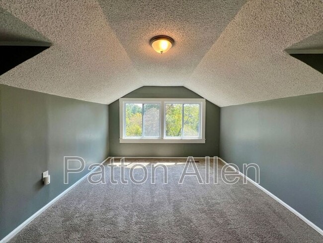 Building Photo - 15 Woodbine Rd