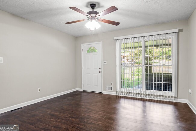 Building Photo - 115 Club Cir