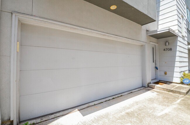 Building Photo - 4708 Crawford St