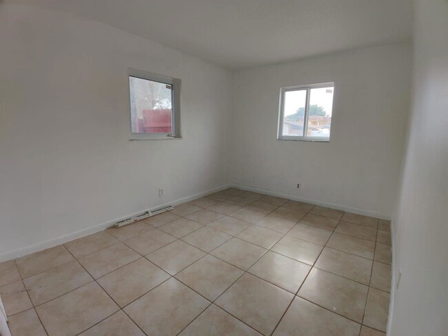 Building Photo - 3961 SW 51st St