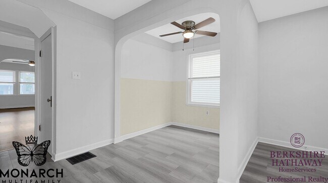 Building Photo - 223-227 S Warren