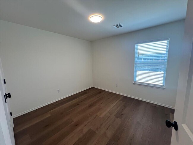 Building Photo - 306 Liam Dr