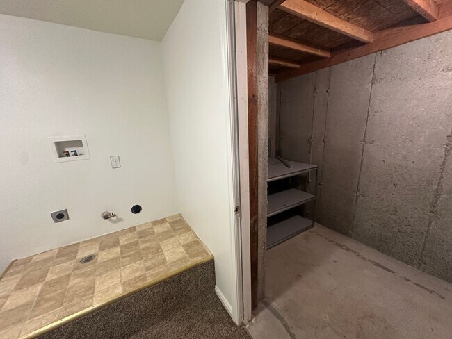 Building Photo - Freshly Painted, New Carpet Throughout - Home For Rent In Springville!!!
