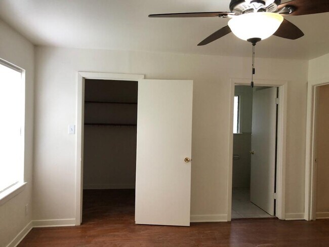 Building Photo - 10806 Burdine St