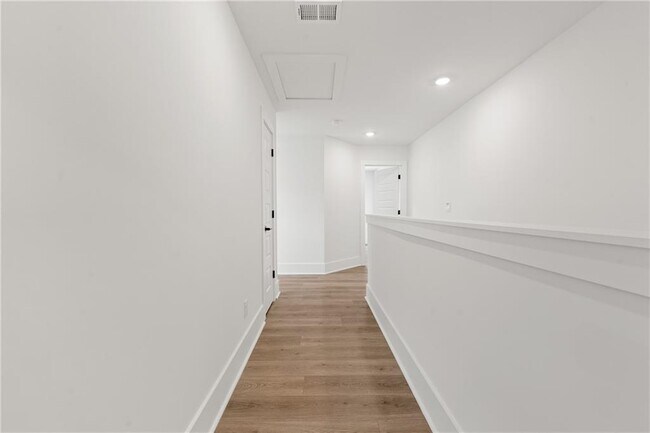 Building Photo - 3571 Overlook Rd NW