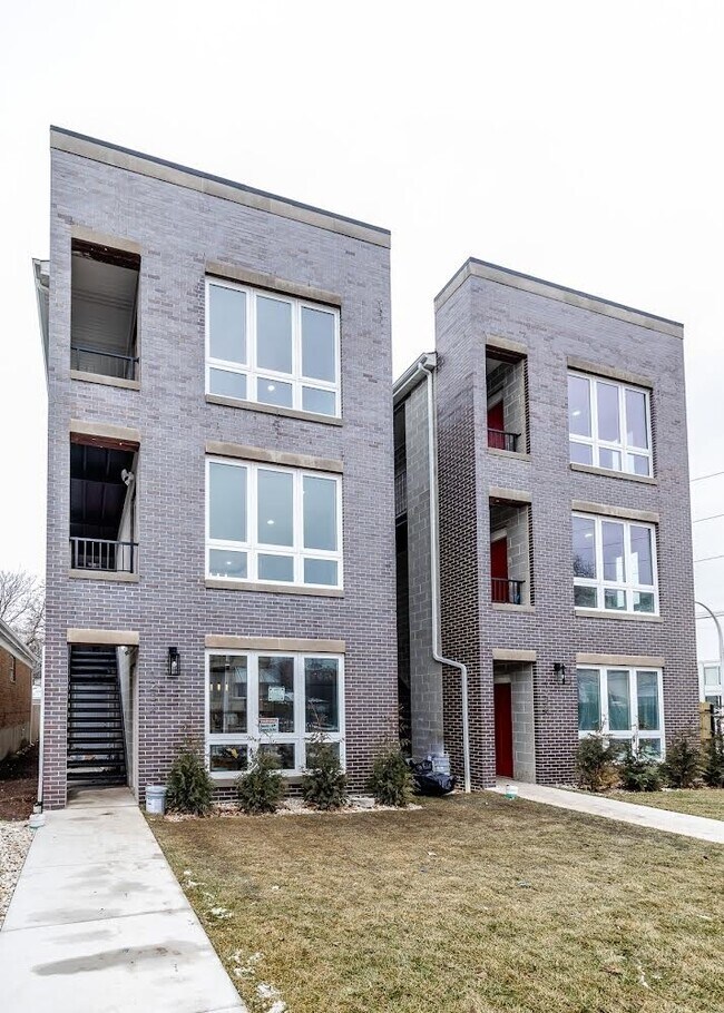 Primary Photo - 1230 S Fairfield Ave