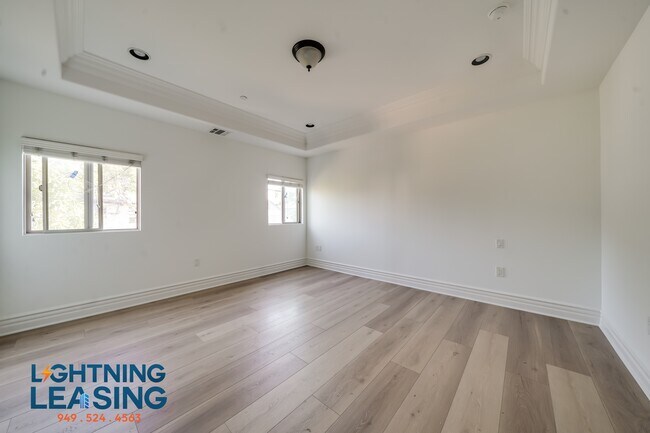Building Photo - 10641 Woodbridge St