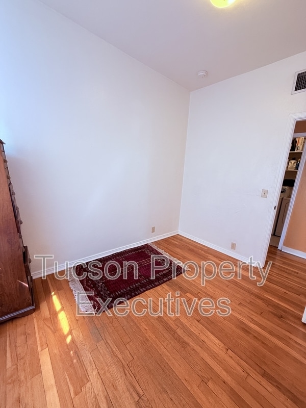 Building Photo - 1220 N Olsen Ave