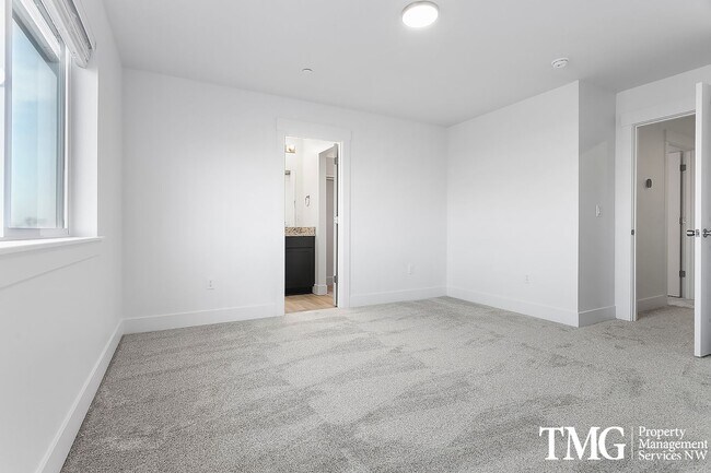 Building Photo - $500 off the 1st months rent! Apply Today!