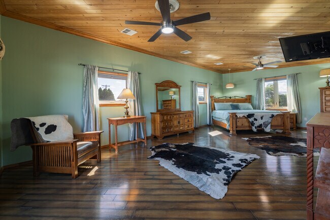 Building Photo - 10128 2nd St NW