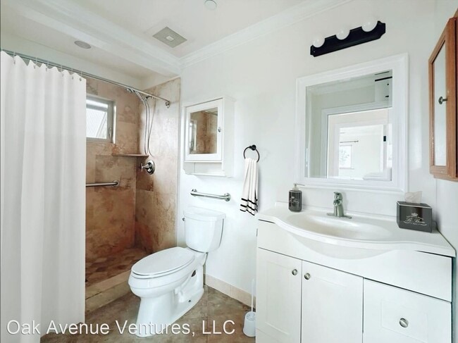Building Photo - 3 br, 2 bath House - 1214 Oak Avenue