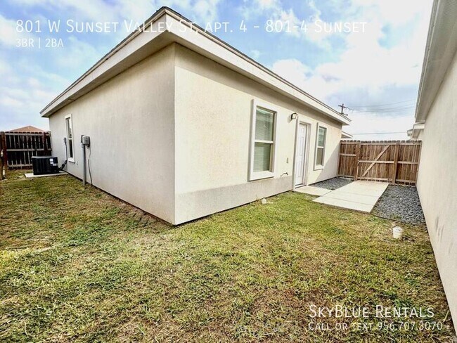 Building Photo - 801 W Sunset Valley St