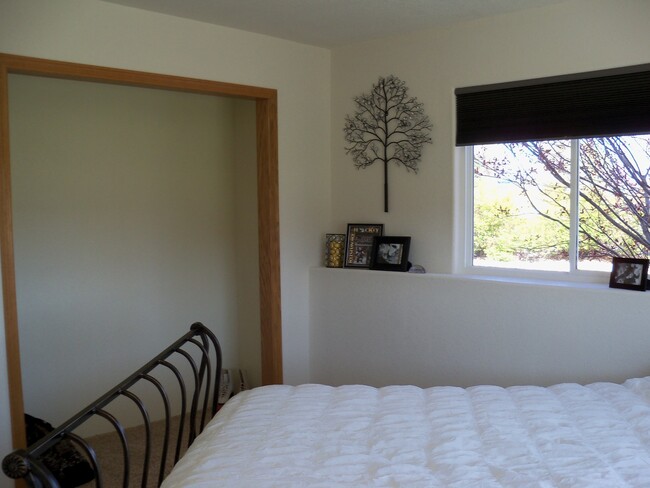 Building Photo - 4 BED | 3 BATH | TRI-LEVEL | DOUBLE GARAGE...