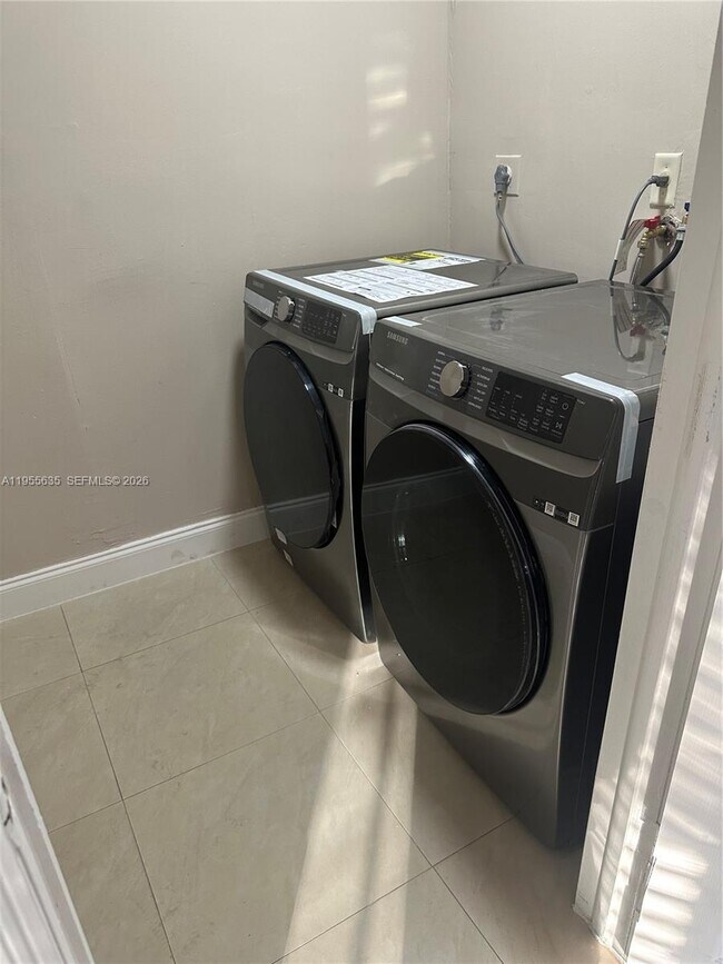 Building Photo - 10805 SW 165th Terrace