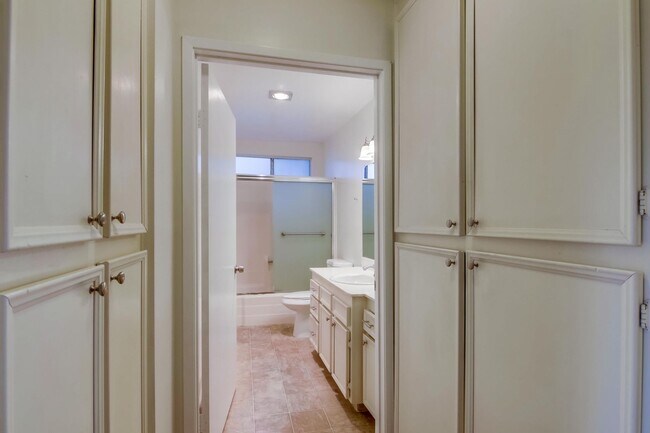 Building Photo - 3 Bed/ 2 Bath Clairemont Mesa