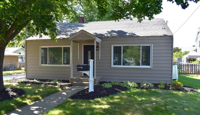 Building Photo - 219 Marvin St