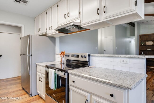 Building Photo - 103 Pinion Cir