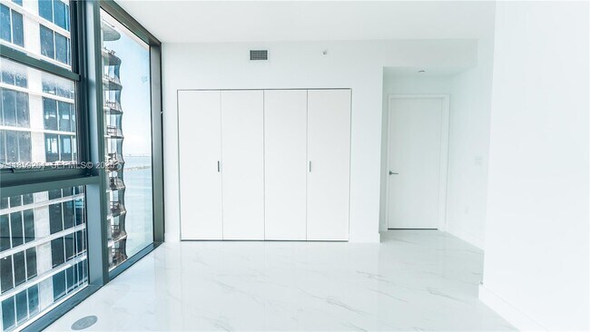 Building Photo - 700 NE 24th St