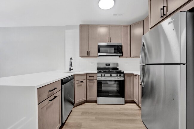 Building Photo - 2142 S Fairfield Ave