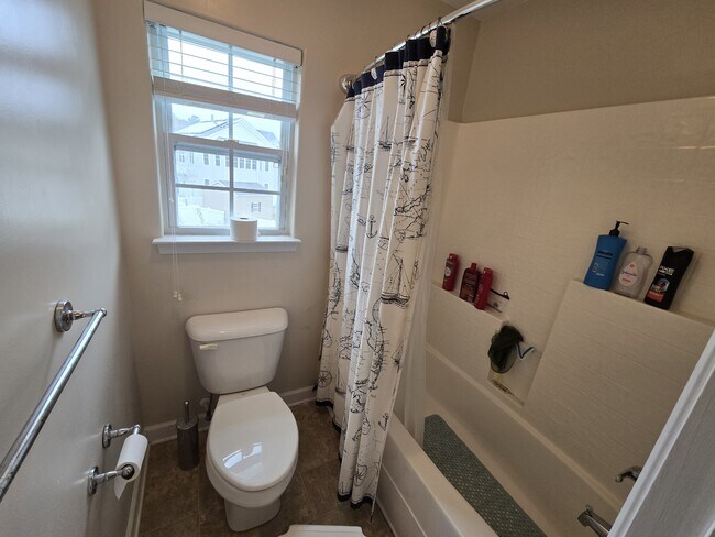 Building Photo - 2009 Breck Ave