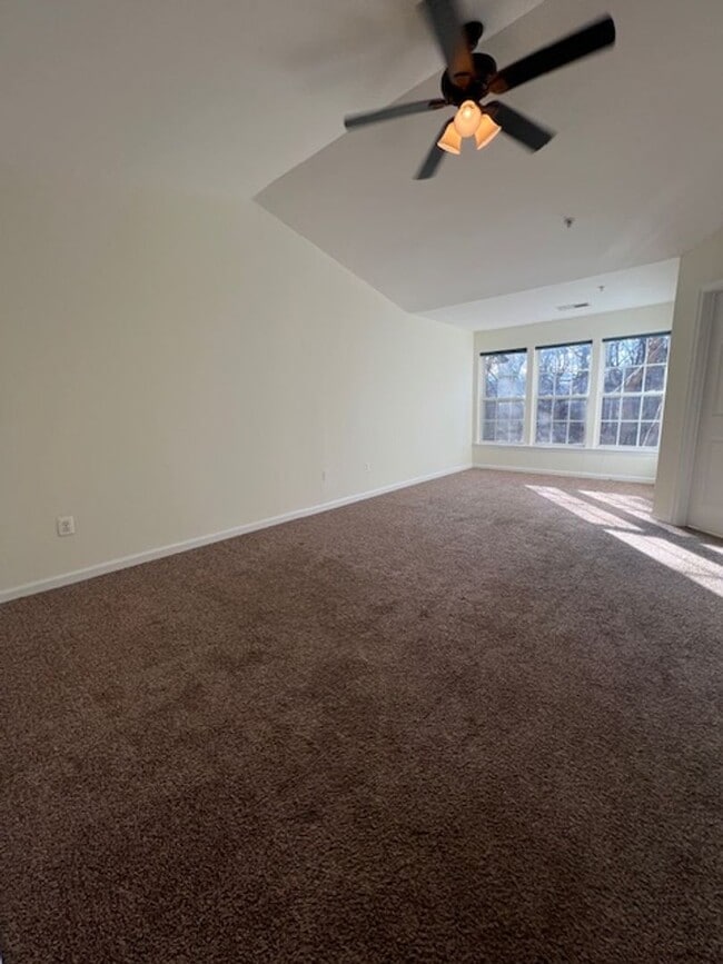 Building Photo - SPACIOUS TOWNHOUSE IN GERMANTOWN