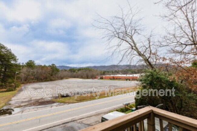 Building Photo - 130 Reems Creek Rd