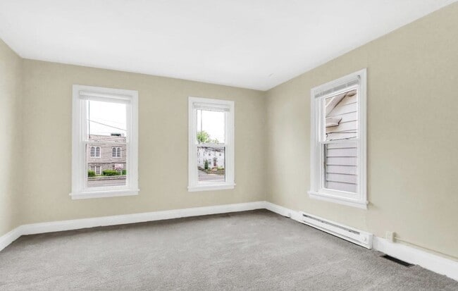 Building Photo - Bright 4 Bedroom, 1.5 Bath Home in Enola Pa!