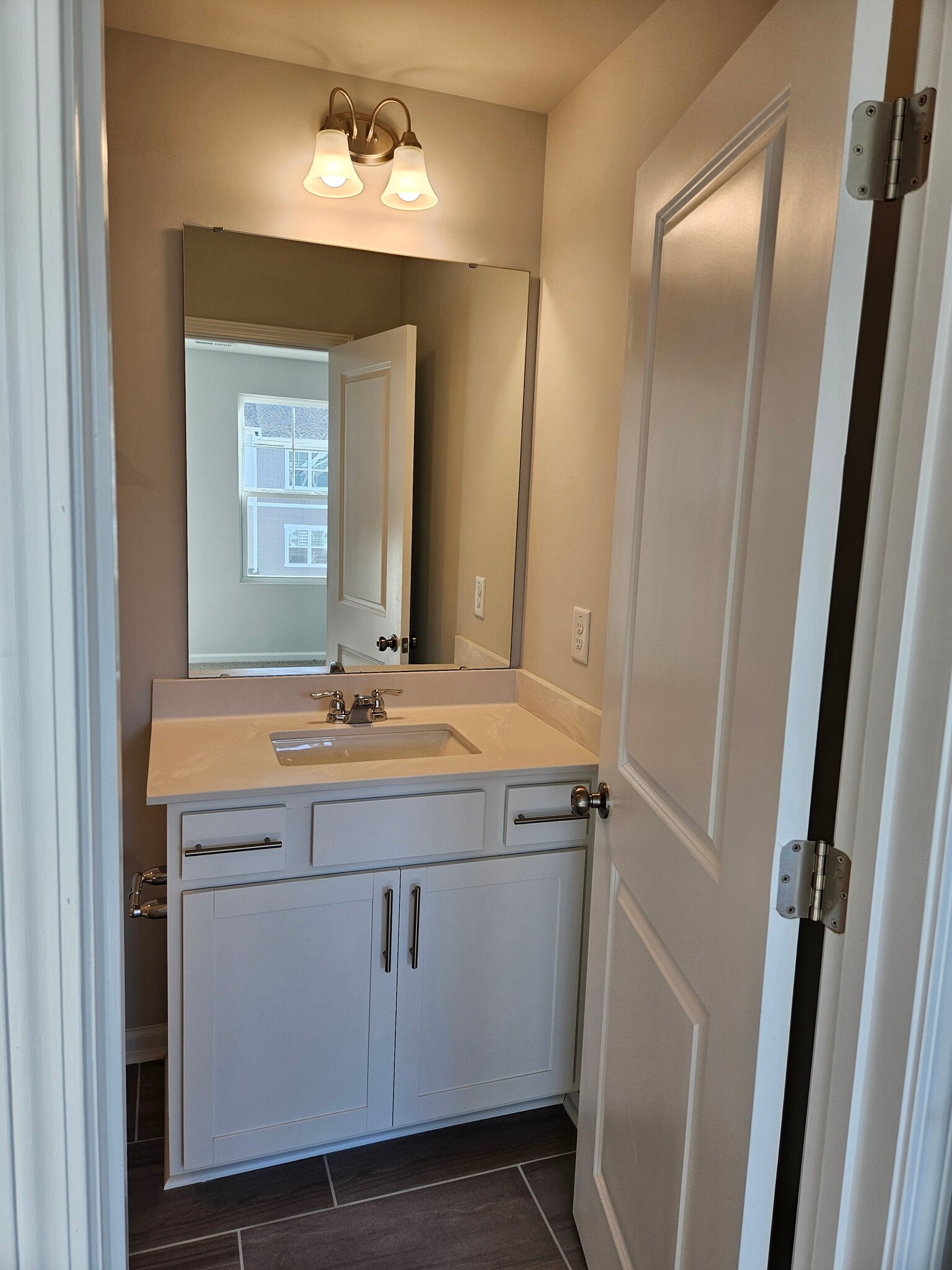 Building Photo - 530 Light Oak Way