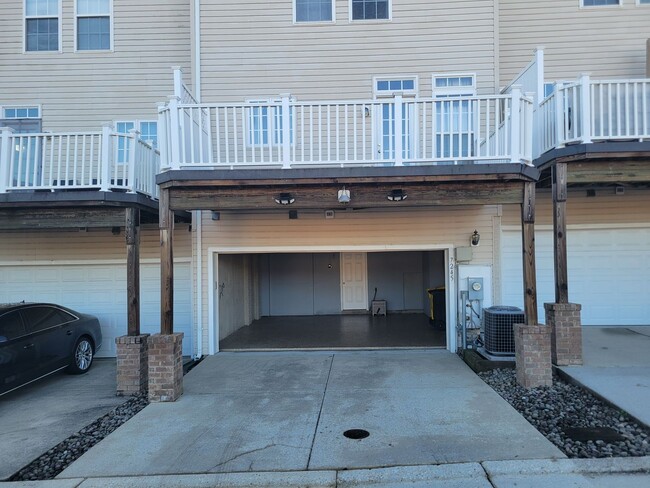 Building Photo - Lovely 3 BR/3.5 BA Townhome in Hanover!