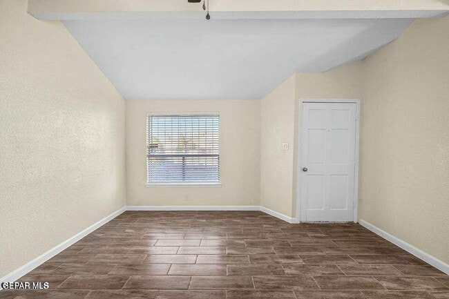 Building Photo - 5944 Bridalveil Dr