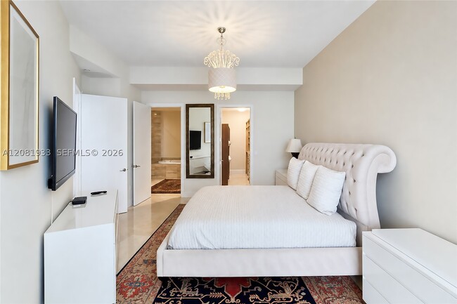 Building Photo - 15811 Collins Ave