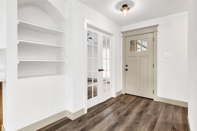 Building Photo - 10115 Kirkbluff Dr