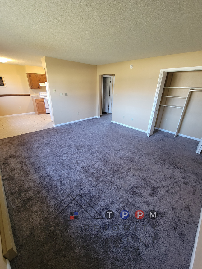 Building Photo - ** FALL MOVE IN SPECIAL ** 2 Bedroom | 1 B...