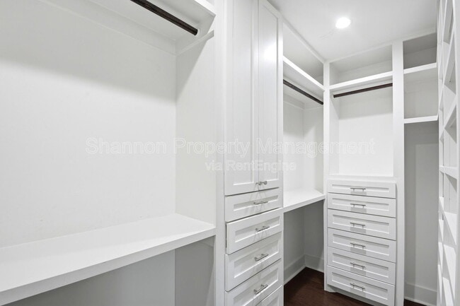 Building Photo - 2207 Saxon Dr